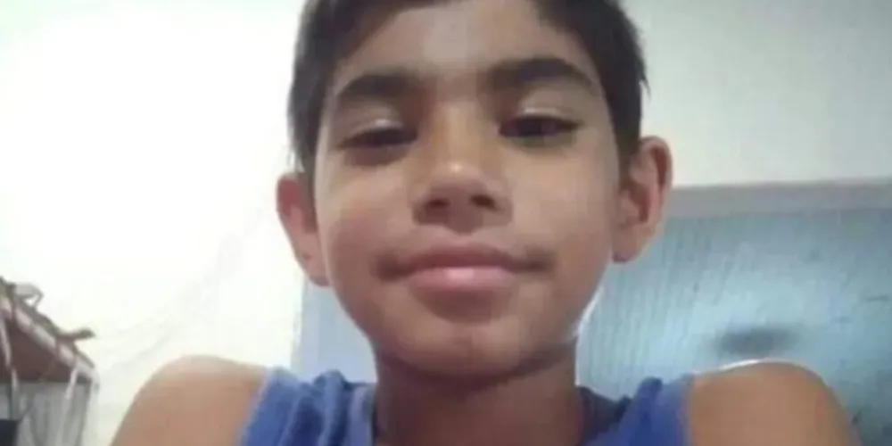 Mulheres compartilham a dor da mãe de Alekson Ricardo Kongeski, de 13 anos, que foi morto na noite desta terça-feira (21)