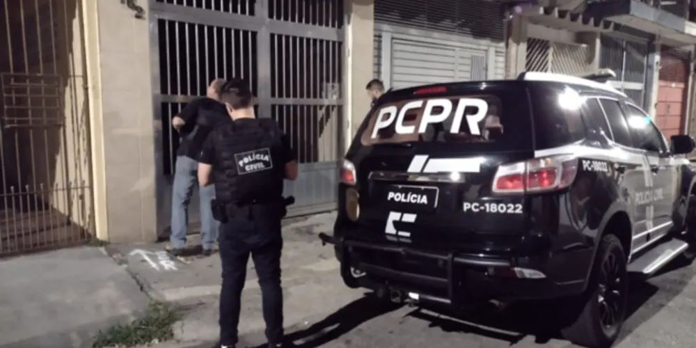 Polícia Civil deflagra operação contra associação criminosa responsável por aplicar o chamado 'golpe do motoboy' em mais de dez vítimas; buscas são feitas em PG e em duas cidades de São Paulo