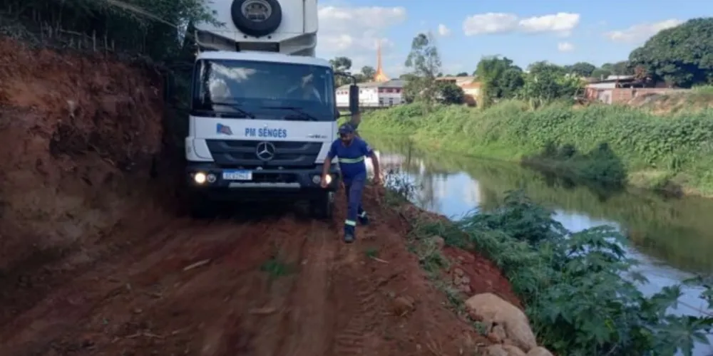 Equipes coordenadas pelo município realizam trabalhos às margens do Rio Jaguaricatu
