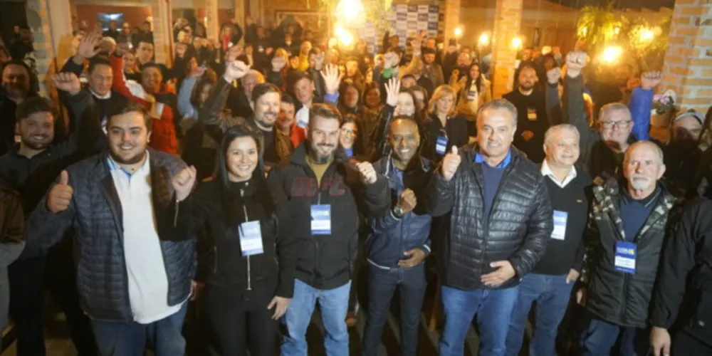Lideranças políticas durante evento realizado na última sexta-feira (20), em Ponta Grossa.