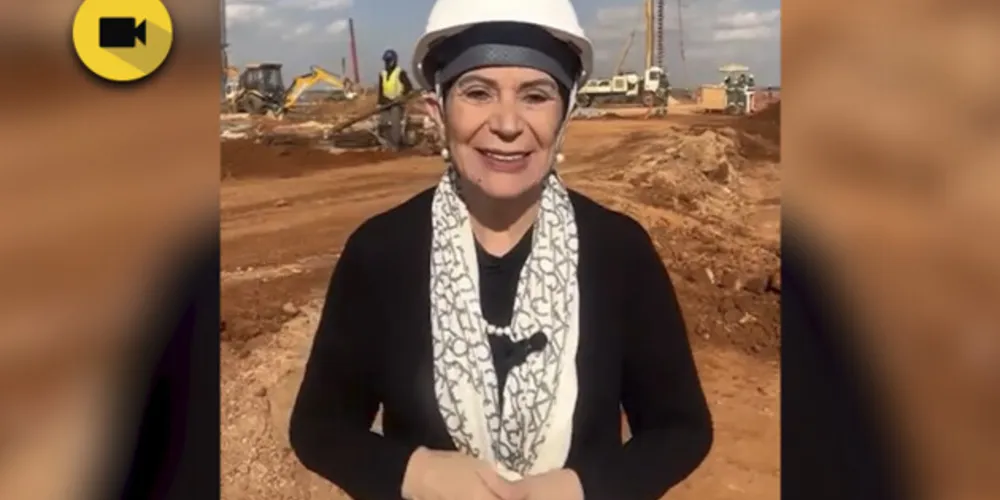 Elizabeth Schmidt em visita à obra da Maltaria Campos Gerais.