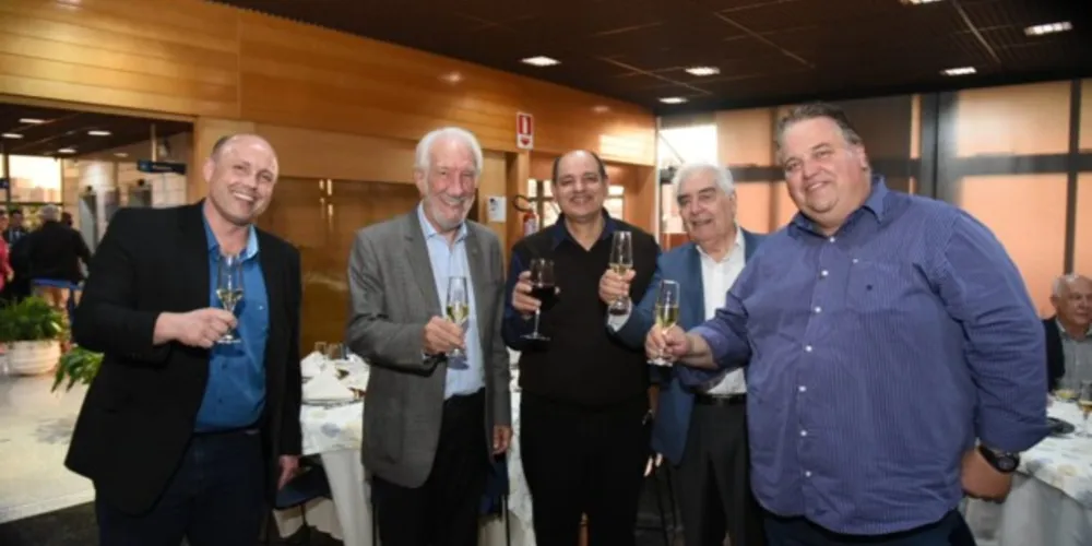 Piana segue à frente da entidade. José Loureiro (Sindilojas-PG) é vice