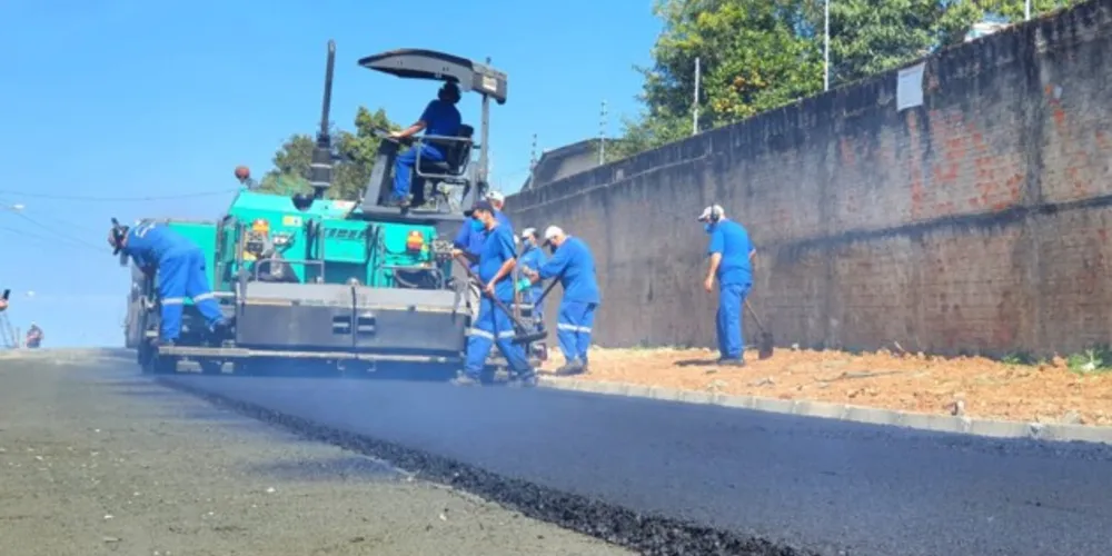 Nesta semana o asfalto chegou para os moradores da Rua Paulina Wagner, em Olarias.
