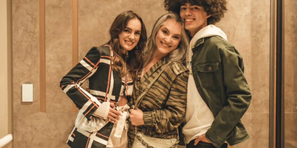 Ivanise Freitas e seus filhos Thays Ribeiro e Pedro Henrique Brandão