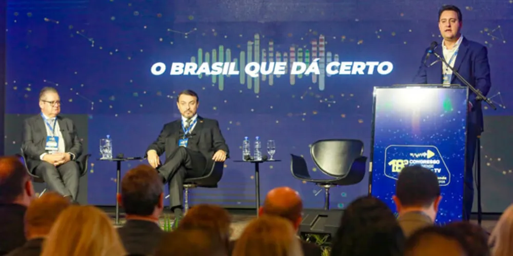 À direita Ratinho Jr. (PSD), governador do Estado do Paraná