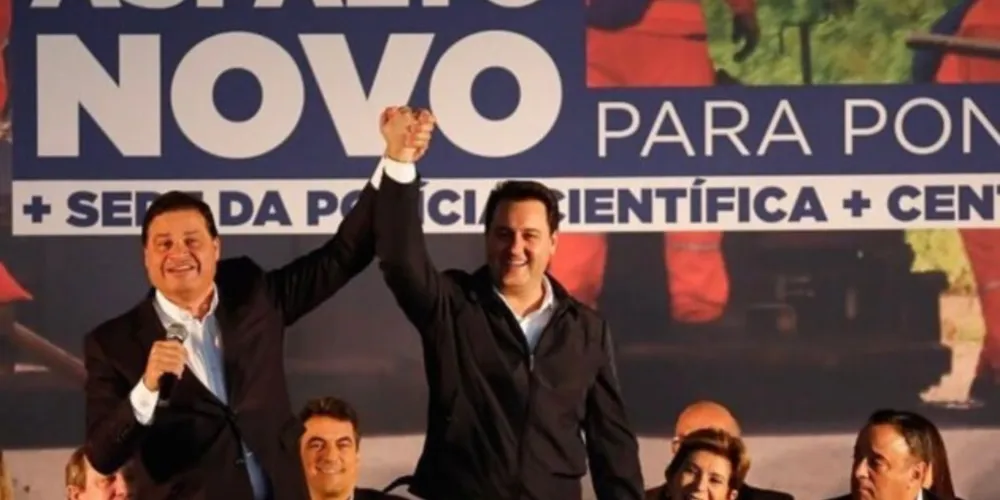 Sandro Alex, ao lado do governador Ratinho Júnior, celebra destinação de recursos para a cidade de Ponta Grossa.