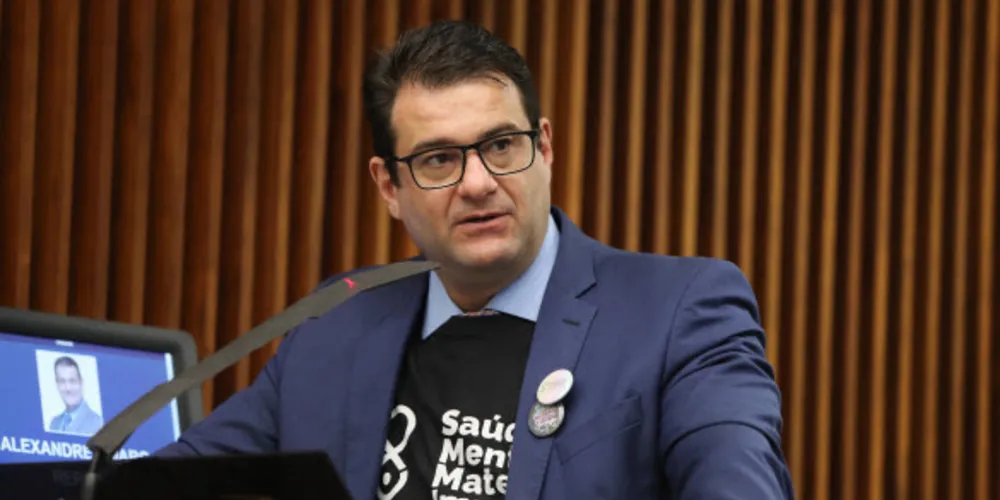 á o profissional que realizar tatuagens e aplicar piercings em animais terá cassada a inscrição no cadastro de contribuintes do ICMS