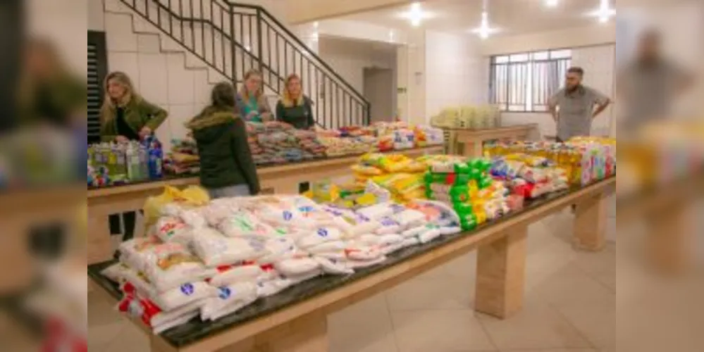 A arrecadação de alimentos chegou a 1,7 tonelada.