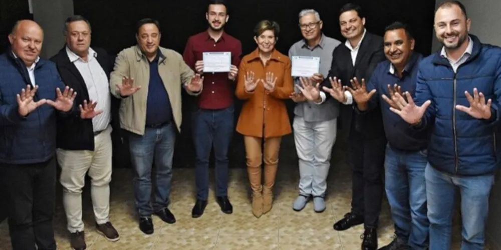 Lideranças políticas do PSD, durante a filiação dos parlamentares de Ponta Grossa.