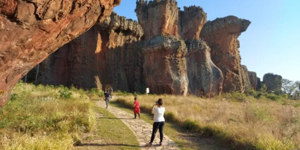 Parque Estadual de Vila Velha, recebeu mais de 4 mil pessoas nos dois períodos