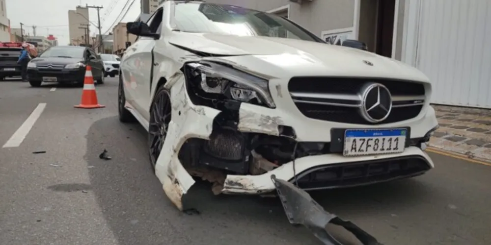 Acidente ocorreu na manhã desta terça-feira (26) e mobilizou equipes de socorro