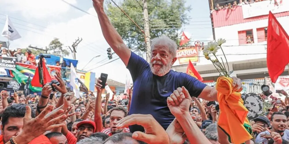 Ex-presidente Luiz Inácio Lula da Silva negou que a crise econômica que o Brasil passa seja resultado da gestão da sucessora Dilma Rousseff