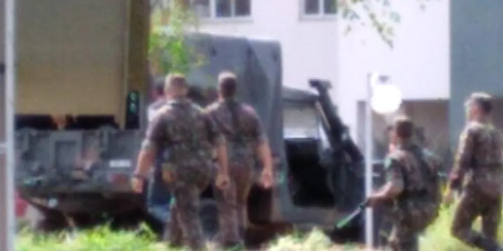 O homem foi detido por militares do Exército Brasileiro.