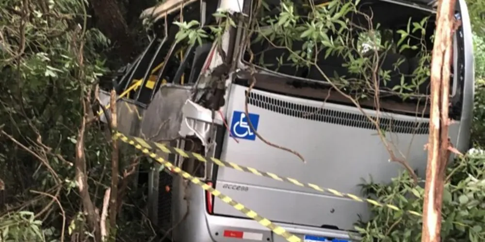 23 pessoas entre motorista e pacientes estavam no micro-ônibus