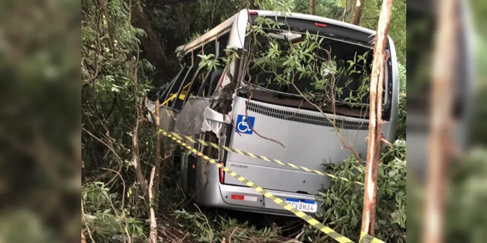 23 pessoas entre motorista e pacientes estavam no micro-ônibus