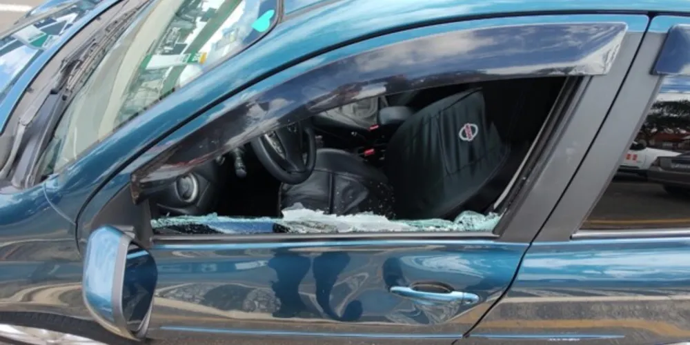 Jovem colidiu contra um veículo Nissan March, na tarde desta quarta-feira