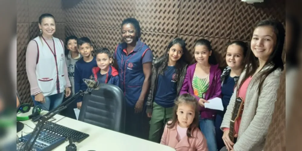 Radialista citou a importância da participação dos alunos, que fizeram uma música em sala