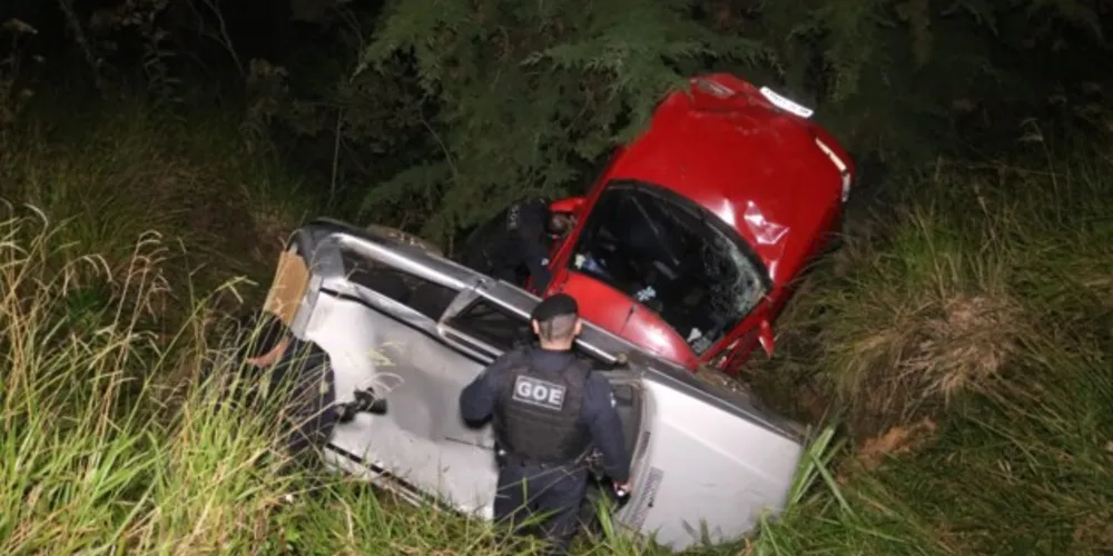 Os rapazes alegaram que perseguiram o homem que havia assaltado.