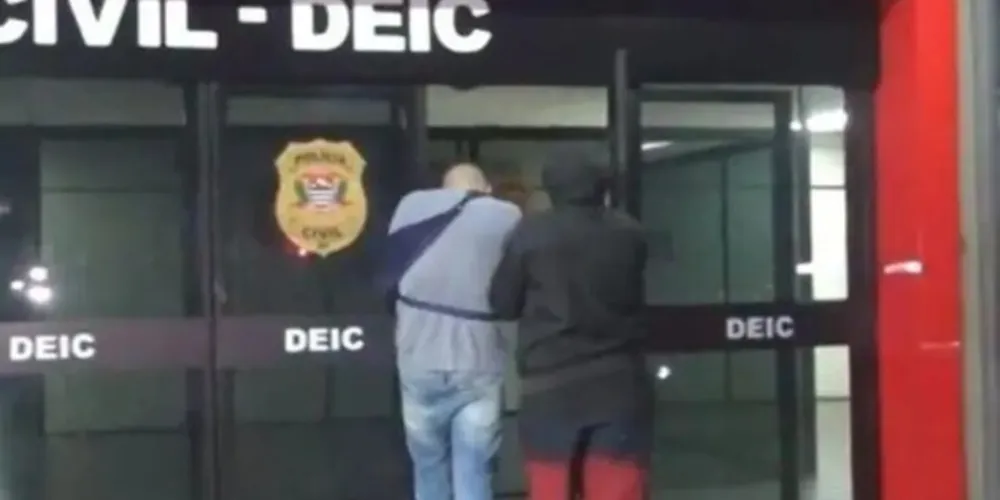 Suspeito foi detido no domingo (8)