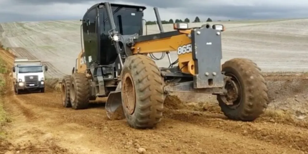 Prefeitura trabalha para favorecer o transporte escolar e o escoamento da safra