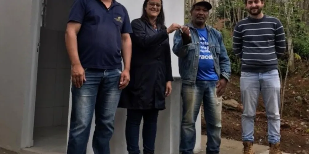 Projeto consiste na construção de instalações sanitárias padronizadas, com local próprio para banho, lavatório e vaso sanitário