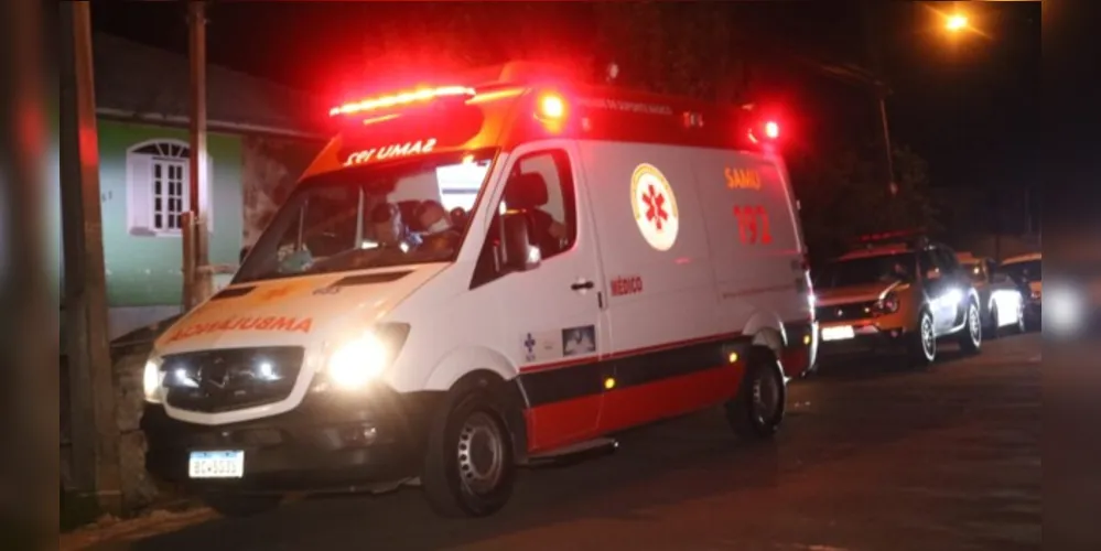 Outro rapaz de 19 anos também ficou ferido na noite desta segunda-feira (16). Três suspeitos estão foragidos