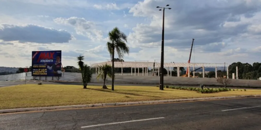 Obras estão em execução do Jardim Carvalho e já são visíveis para quem passa pela avenida Monteiro Lobato