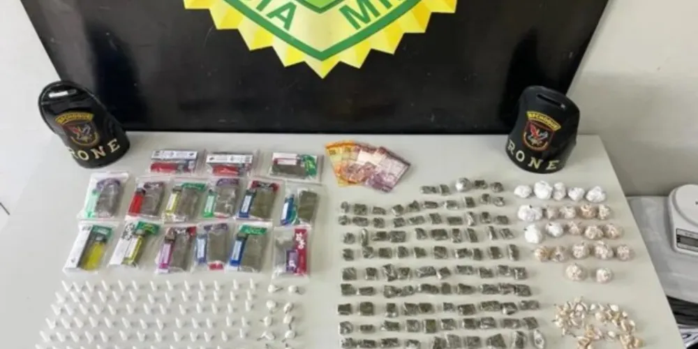 O tenente Freiberger, da Rone, disse à reportagem que o homem estava com uma sacola cheia de drogas