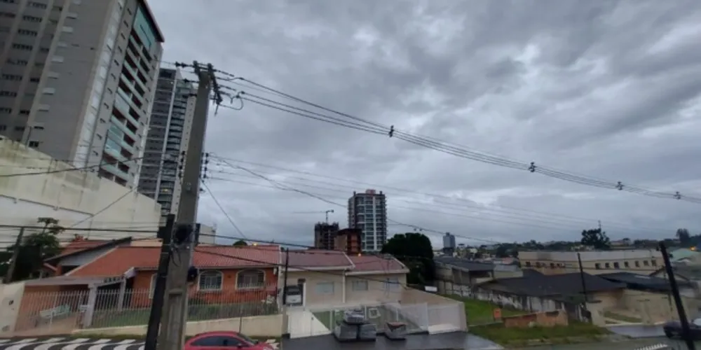 Segundo a entidade, as precipitações se afastam do Paraná a partir da sexta e o fim de semana terá temperaturas mais altas