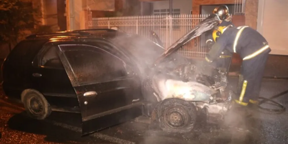 Situação ocorreu na rua Coronel Bitencourt, na noite de sábado (4)