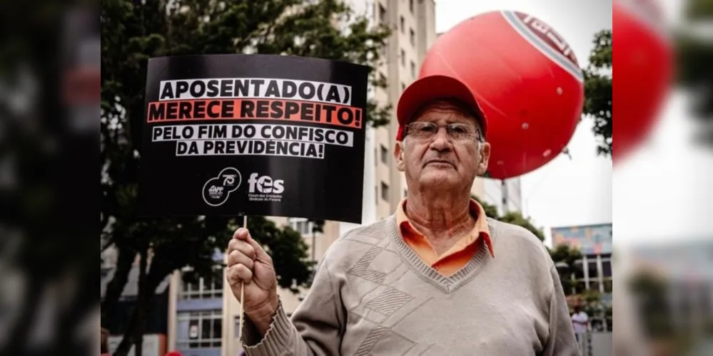 Protesto pede Data-base já e fim do desconto da previdência abaixo do piso.