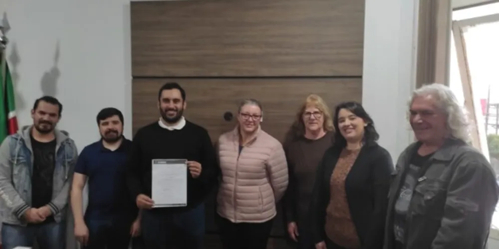 Prefeito Lucas Machado assinou portaria na terça-feira (7). Medida atende antiga demanda do funcionalismo público