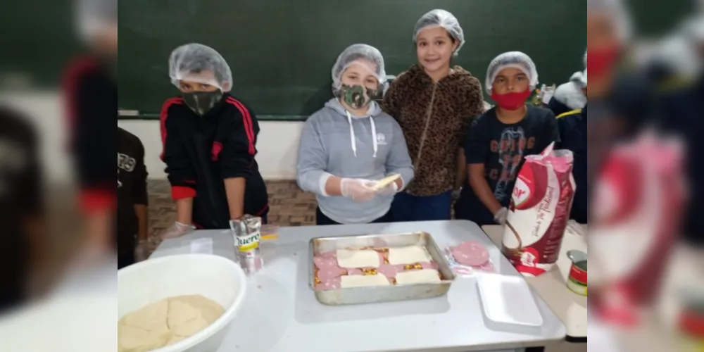 Fotos mostram alunos colocando 'a mão na massa', o resultado e a avaliação dos pais