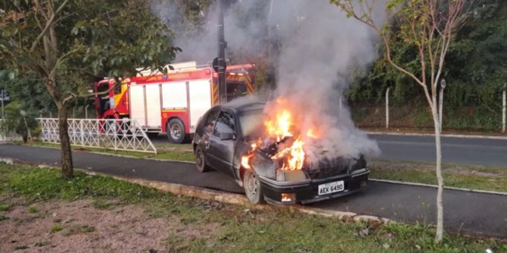 Incêndio ocorreu no fim da tarde desta sexta-feira (10)