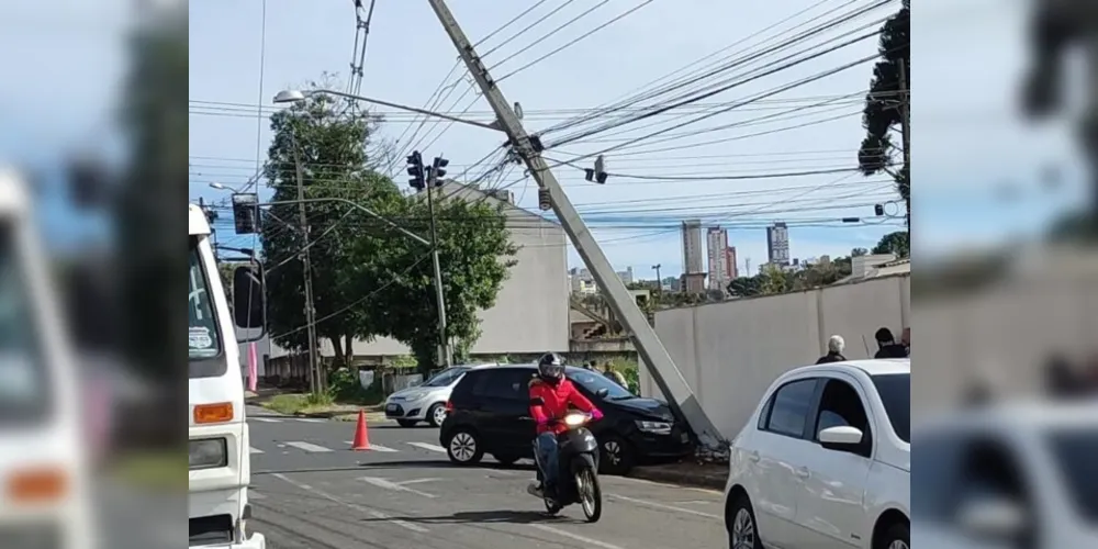 Acidente aconteceu no início da tarde deste sábado