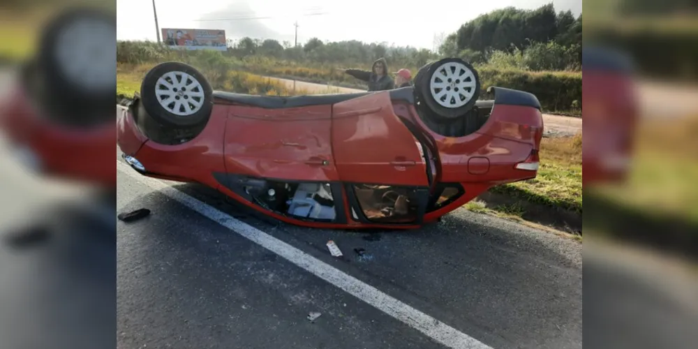 Capotamento foi registrado no km 313 da PR-151, em Carambeí, região dos Campos Gerais