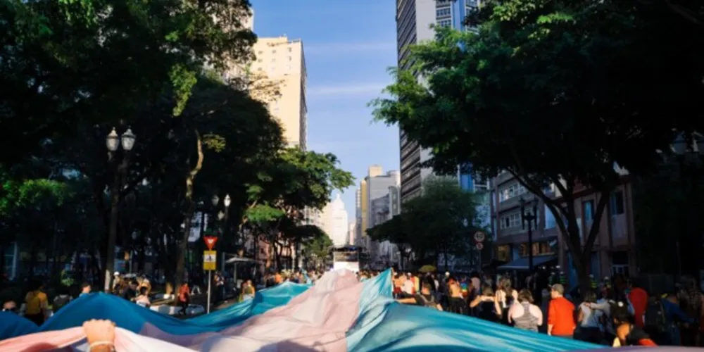 Iniciativa quer dar mais visibilidade para travestis, pessoas trans binárias e não binárias em palcos espalhados pelo Brasil