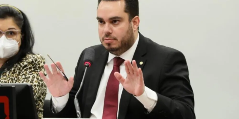 Paulo Eduardo Martins é pré-candidato ao Senado.