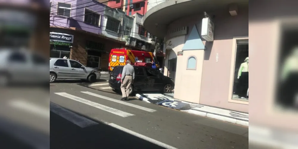 Acidente ocorreu na esquina entre as ruas Dr. Colares e Sant’Ana, na tarde desta quarta-feira (22)