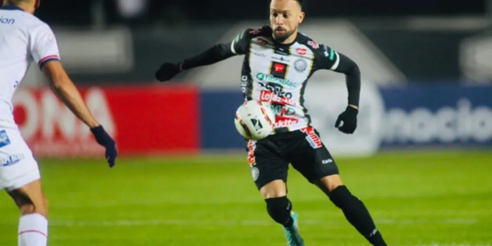 Paulo Sérgio marcou gol contra o Vasco na Série B de 2021