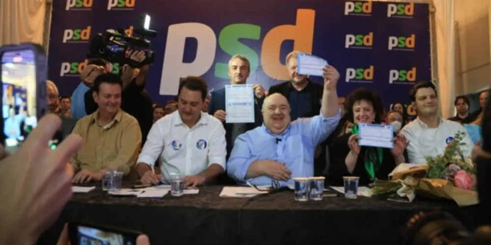 Rafael Greca está em seu terceiro mandato como prefeito de Curitiba. Filiação ao partido ocorreu neste sábado (25)