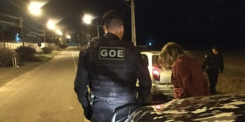 Dupla foi presa na noite deste sábado em Ponta Grossa