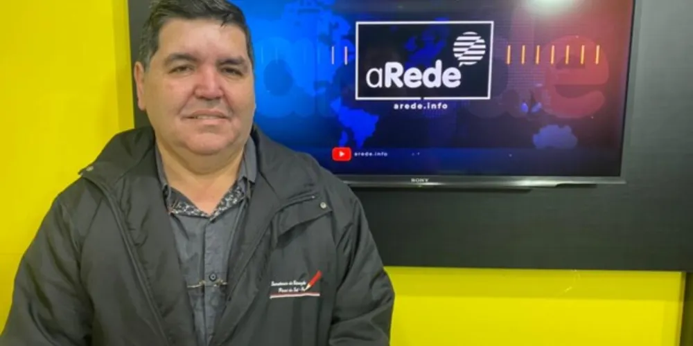Secretário esteve nos estúdios do Portal aRede e abordou seis questões voltadas à educação do município