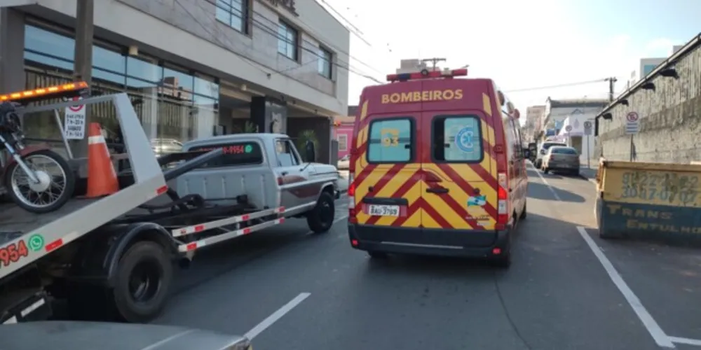 Acidente ocorreu na esquina entre as ruas Do Rosário e Visconde de Nacar, na região central da cidade