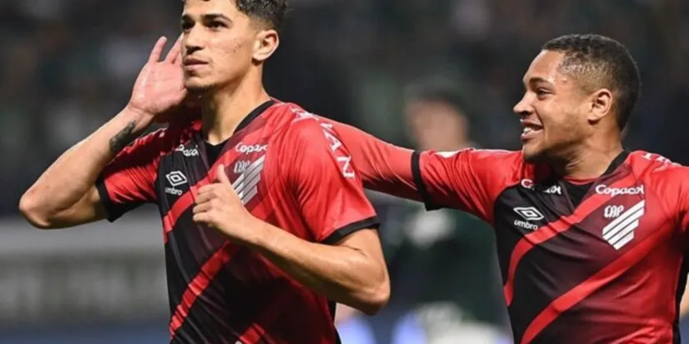 Vitor Bueno e Vitor Roque foram os autores dos gols do Athletico.