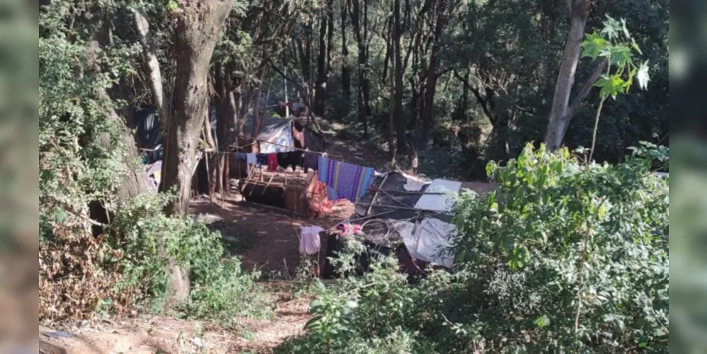 Famílias vieram de Cândido de Abreu para vender artesanatos na cidade; PG tem casa para acolher indígenas no Jardim Carvalho