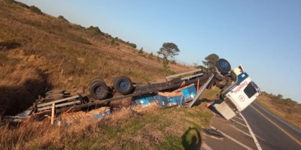 Segundo dados da PRF, o veículo seguia sentido Palmeira quando o condutor perdeu o controle