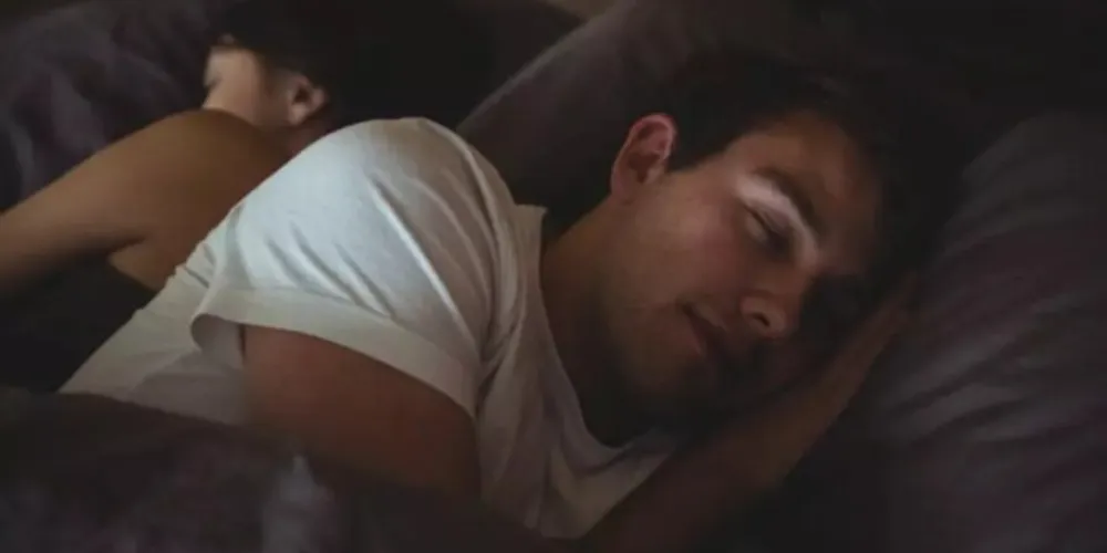 De acordo com a versão contada por ela, o casal estava dormindo quando ela ouviu o marido pronunciar o nome de outra mulher