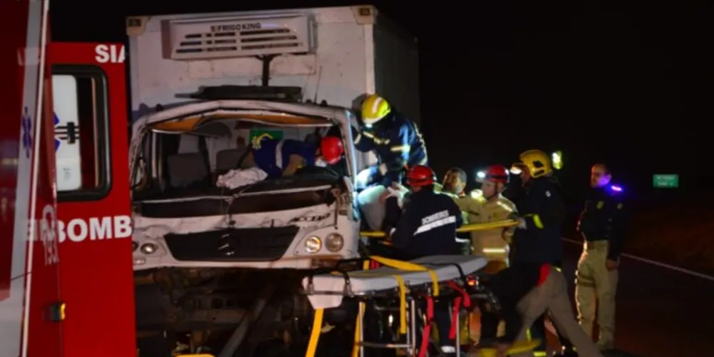 Acidente aconteceu na noite deste sábado