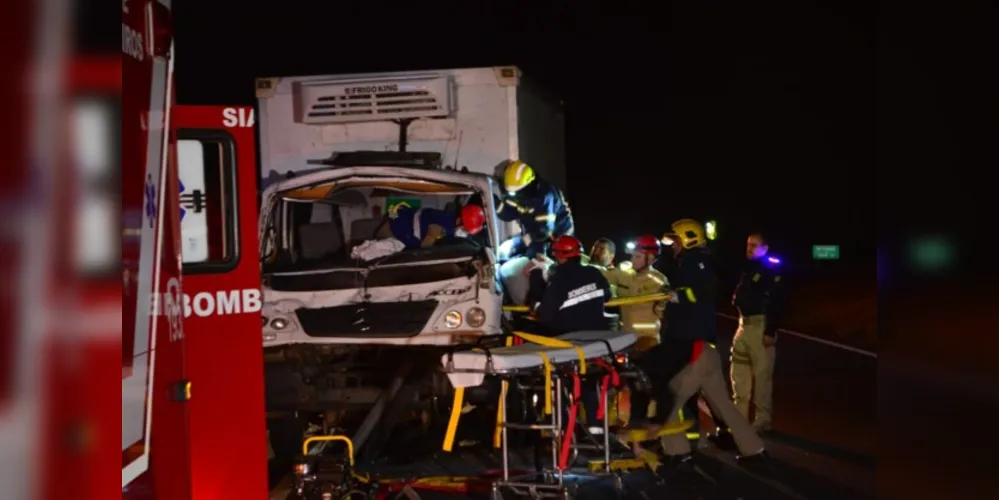 Acidente aconteceu na noite deste sábado